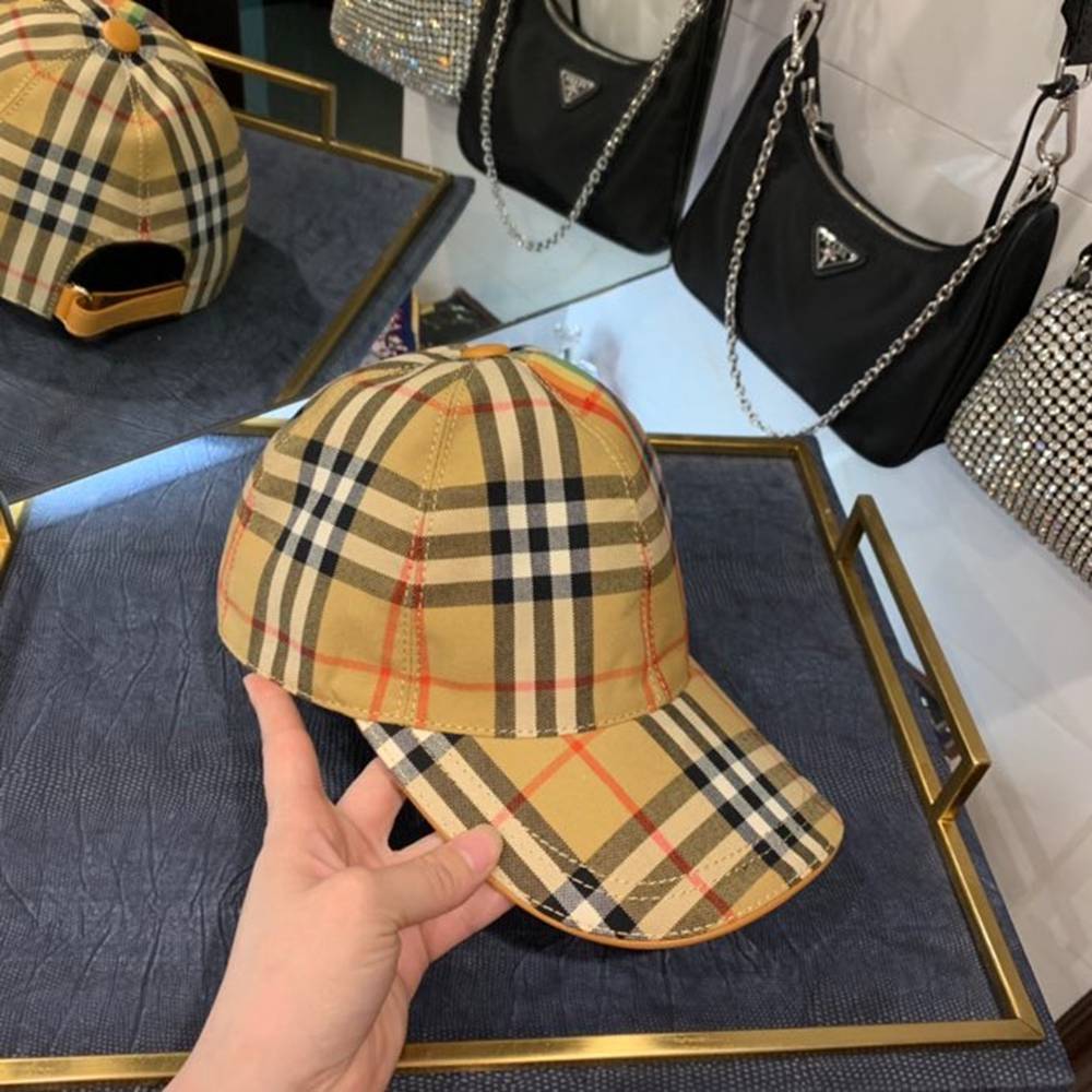 Bv*b*rry Hat